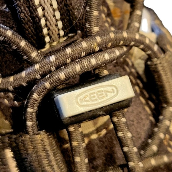 Keen gray waterproof hiking sandals, closed toe size 6.5 - Picture 8 of 9